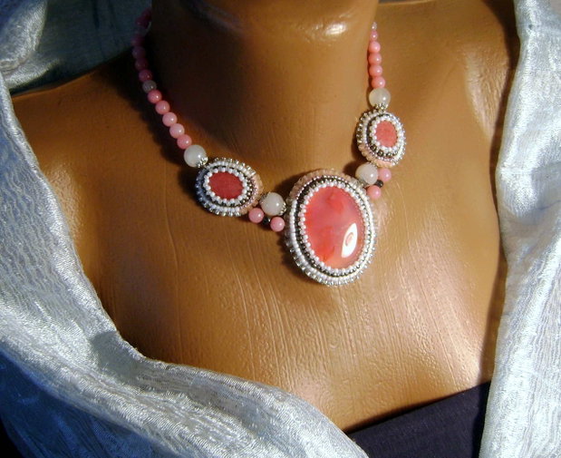 Vandut / Colier statement Milky pink