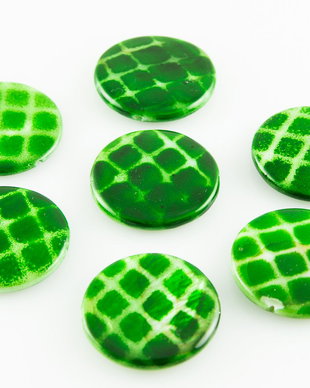 H831 Banuti scoica vopsiti carouri verde-negru 20x4mm
