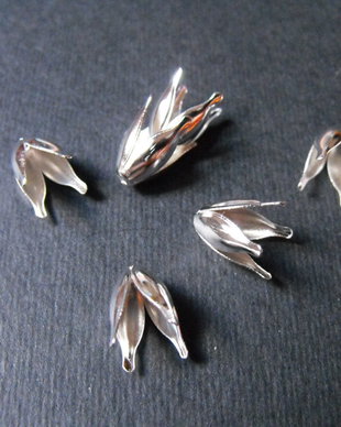 CAPACELE ARGINTII - LALELE - 13,5 X 10 MM