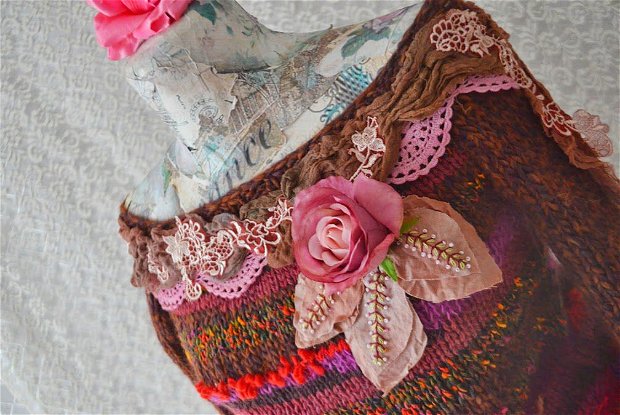 Pulover tricotat cu aplicatii Romantic Rose