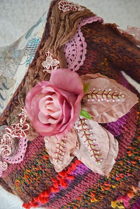 Pulover tricotat cu aplicatii Romantic Rose