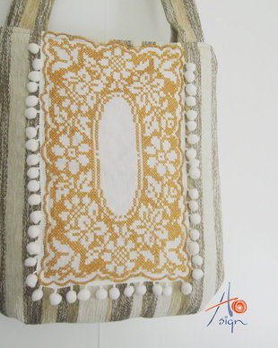 Traditional yellow unicat