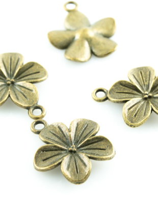 S1051 Charms floare, finisaj bronz, 23x19mm