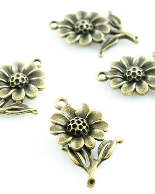 S749 Charms bronz floare 27x20mm