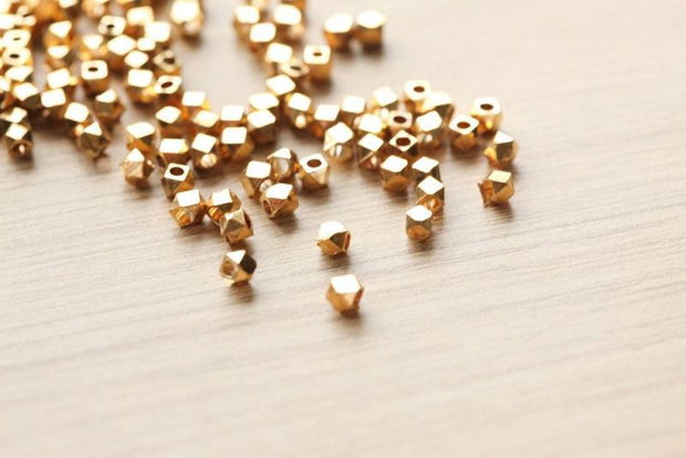 Distantier placat aur 18k ,3,4mmx3,4mm (GPLAK 077)