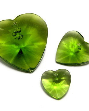 Pandantiv din sticla, inimioara verde, 10x5 mm
