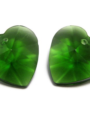 Pandantiv din sticla, inimioara verde inchis, 18x9 mm