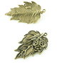 I1045 Pandantiv bronz frunza cu buburuza, 46x27mm