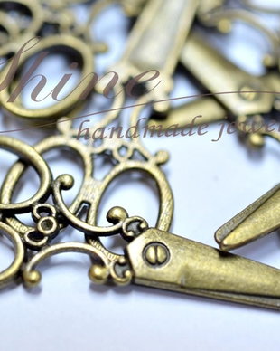 Pandantiv foarfeca, bronz antichizat, 60x25x1.5mm