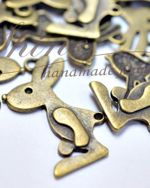 Pandantiv iepure, bronz antichizat