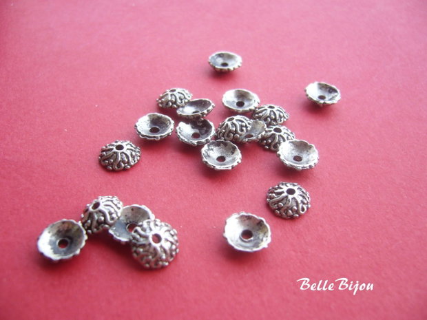 Capacel argintiu antichizat aprox 3x8 mm