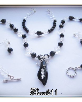 SET- ONIX NEGRU SI CRISTAL DE STANCA