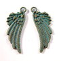 5325 - (2buc) Charms, aripi inger, aliaj metalic aspect bronz si patina de oxidare / verdigris