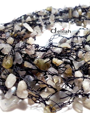 Colier crosetat matase neagra si labradorit