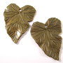 4930 - (2buc) Pandantiv, charms, aliaj bronz, frunza, 33x26mm