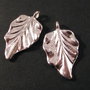 5443 - (2buc) Charms / minipandantiv, frunza argintata, 30x17mm