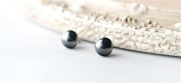 Sea shell - cercelusi cu cabochoane acrilice emailate tip perla de cultura neagra
