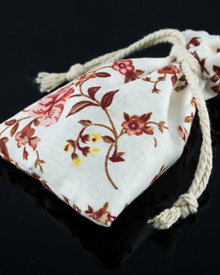 Saculeti din material textil cu flori de cires, 10x6.5cm