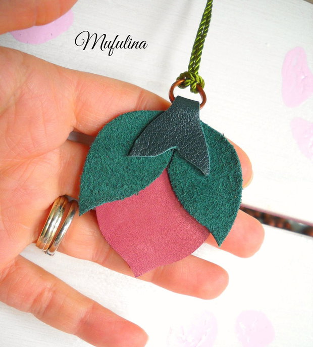 Colier Flower bud