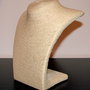 5511 - Bust prezentare coliere, ratan, beige, 23x20x11cm