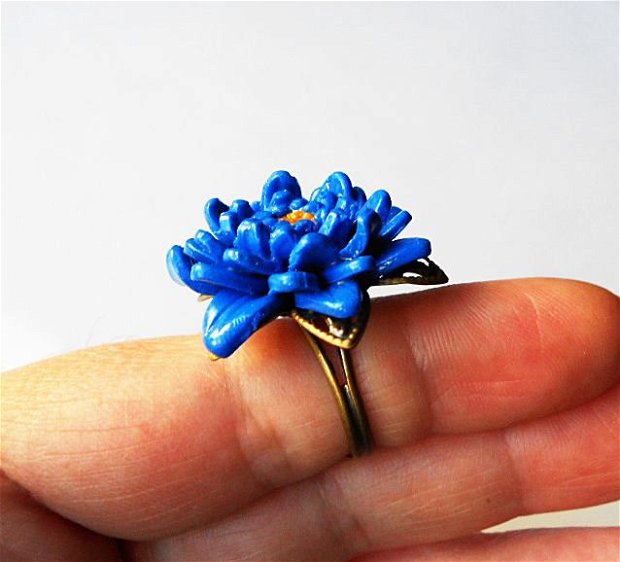 Crizantema albastra