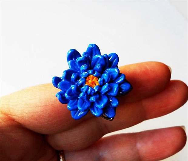Crizantema albastra