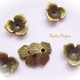 Capacel finisaj bronz floricica cu 3 petale aprox 11x3 mm