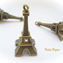 Pandantiv turn Eiffel 3D finisaj bronz aprox 42x22 mm
