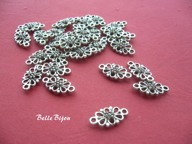 Link argintiu antichizat floral aprox 4x8x16 mm