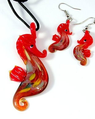 5650 - SET Pandantiv si charms, sticla lampwork, caluti de mare