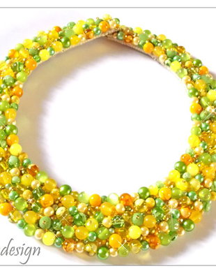 Colier in nuante de verde crud si galben