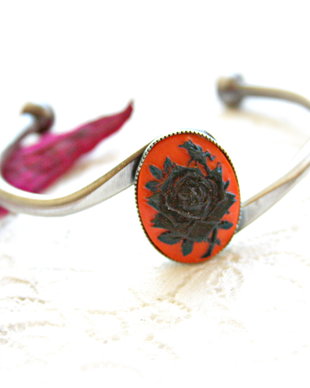 Bratara Black rose