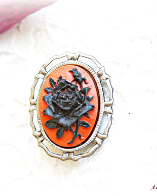 Brosa Black rose