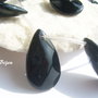Brioleta pandantiv din onix usor fatetat aprox 9-10x21x36 mm