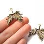 1 buc Charm / pandant frunzulita bronz antic  - parsley -