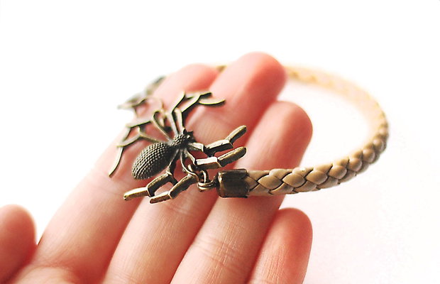 Tarantula - bratara unisex din snur vinil impletit si paianjen bronz antichizat