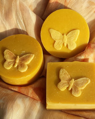 TRUST! Sapun 100% natural si vegan, cu unt de shea, ulei de catina si suc de ghimbir - pentru piele uscata. Formula noua, cu fibre de matase naturala, salbatica.