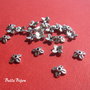 (10 bucati) Capacel cu 4 frunze argintiu antichizat aprox 2.5x7.5x8 mm