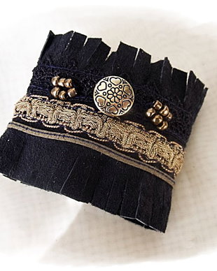 b 246 - bratara piele antique II