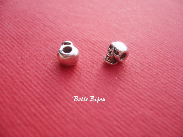 Craniu din argint aprox 4x5x6.5 mm