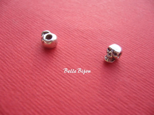 Craniu din argint aprox 4x5x6.5 mm