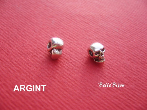Craniu din argint aprox 4x5x6.5 mm
