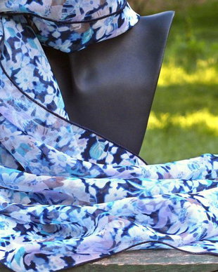 Esarfa BLEUMARIN CU IMPRIMEU FLORAL PASTELAT