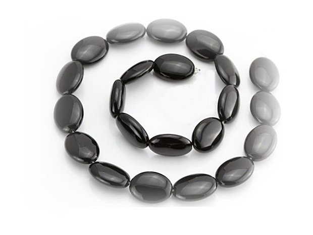 1b Obsidian black oval 25x16mm (SRG4 15)