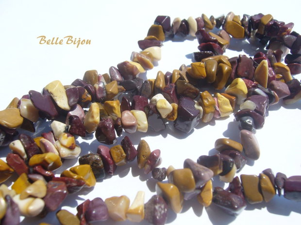 (15 cm) Jasp mookaite chips-uri aprox 2-5x5-10 mm