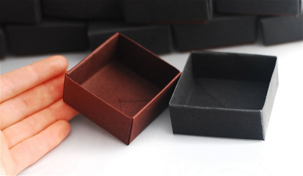 10 buc cutii din carton 150 gr/ mp negru cu maro ciocolatiu