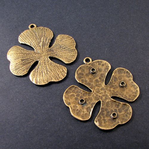 5832 - (2buc) Pandantiv / charms, floare trifoi cu patru foi, bronz, 44x40mm