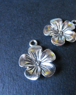 PANDANTIV FLOARE - 23 X 19 MM