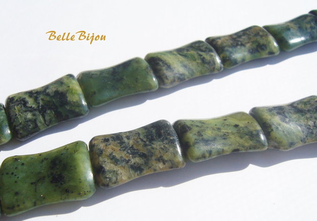 Green jasper pernute aprox 6x14.5-15x20 mm