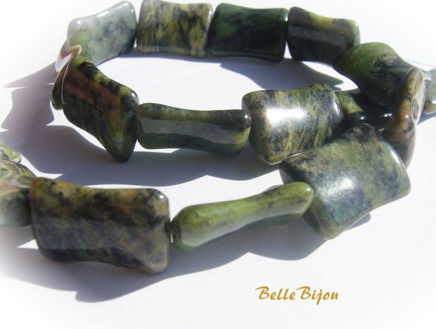 Green jasper pernute aprox 6x14.5-15x20 mm